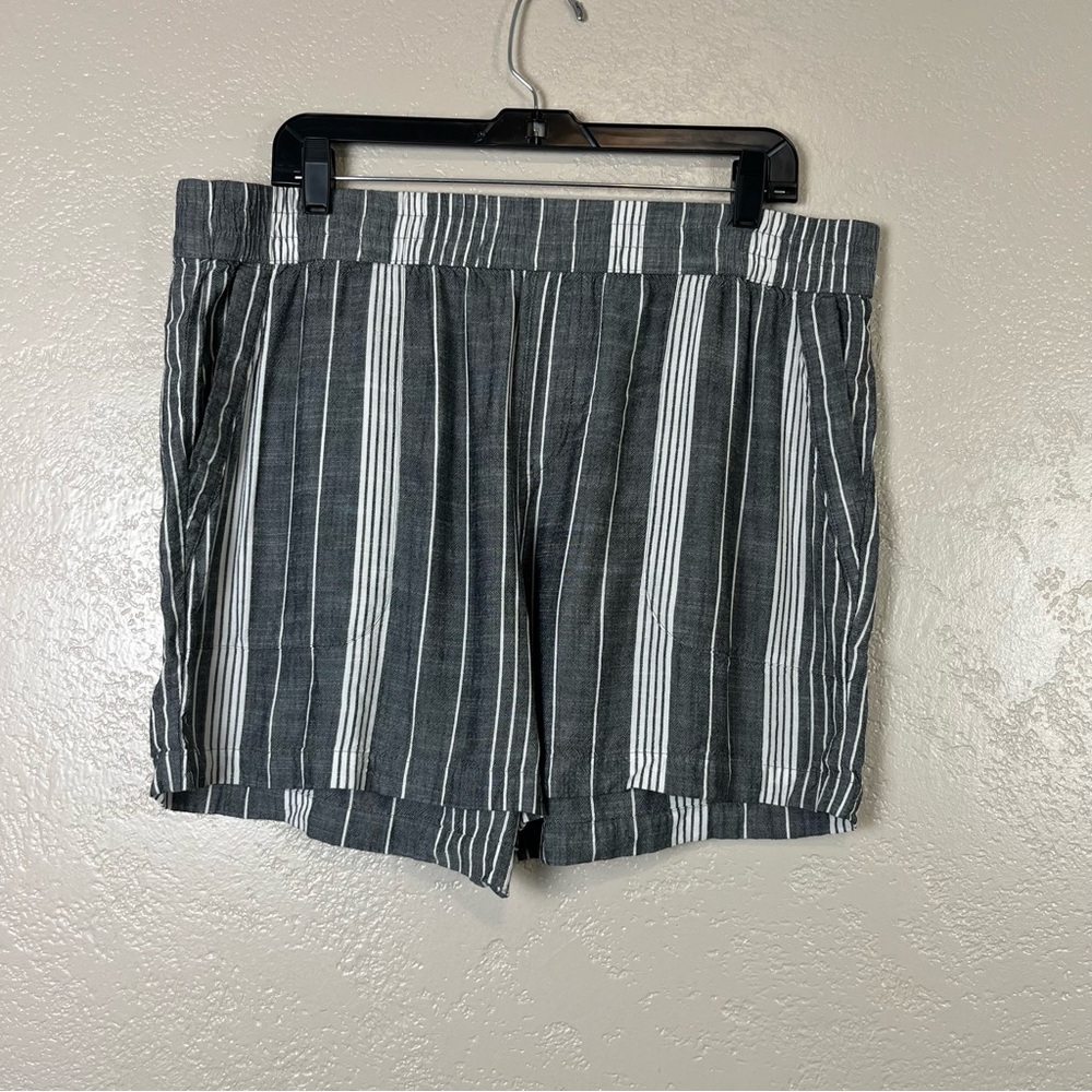 Chosse 5 Ítems For $30Sonoma goods for life women OX gray white striped shorts - Picture 15 of 16